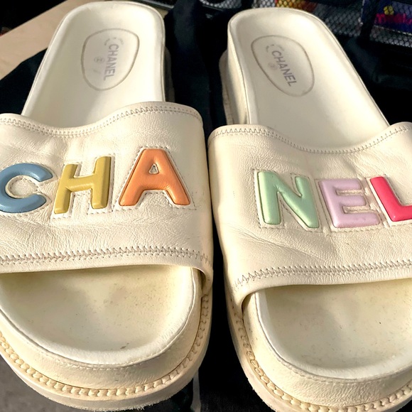Chanel slides - Picture 1 of 3